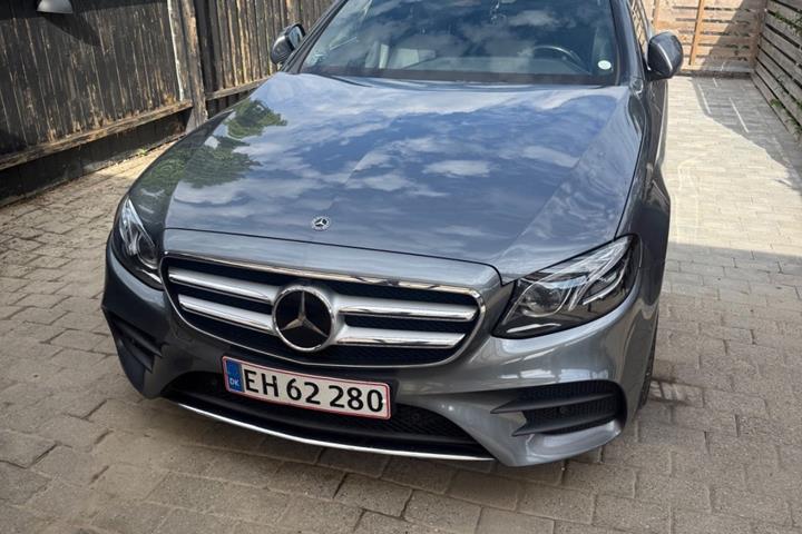 Grå Mercedes E350 d fra 2017