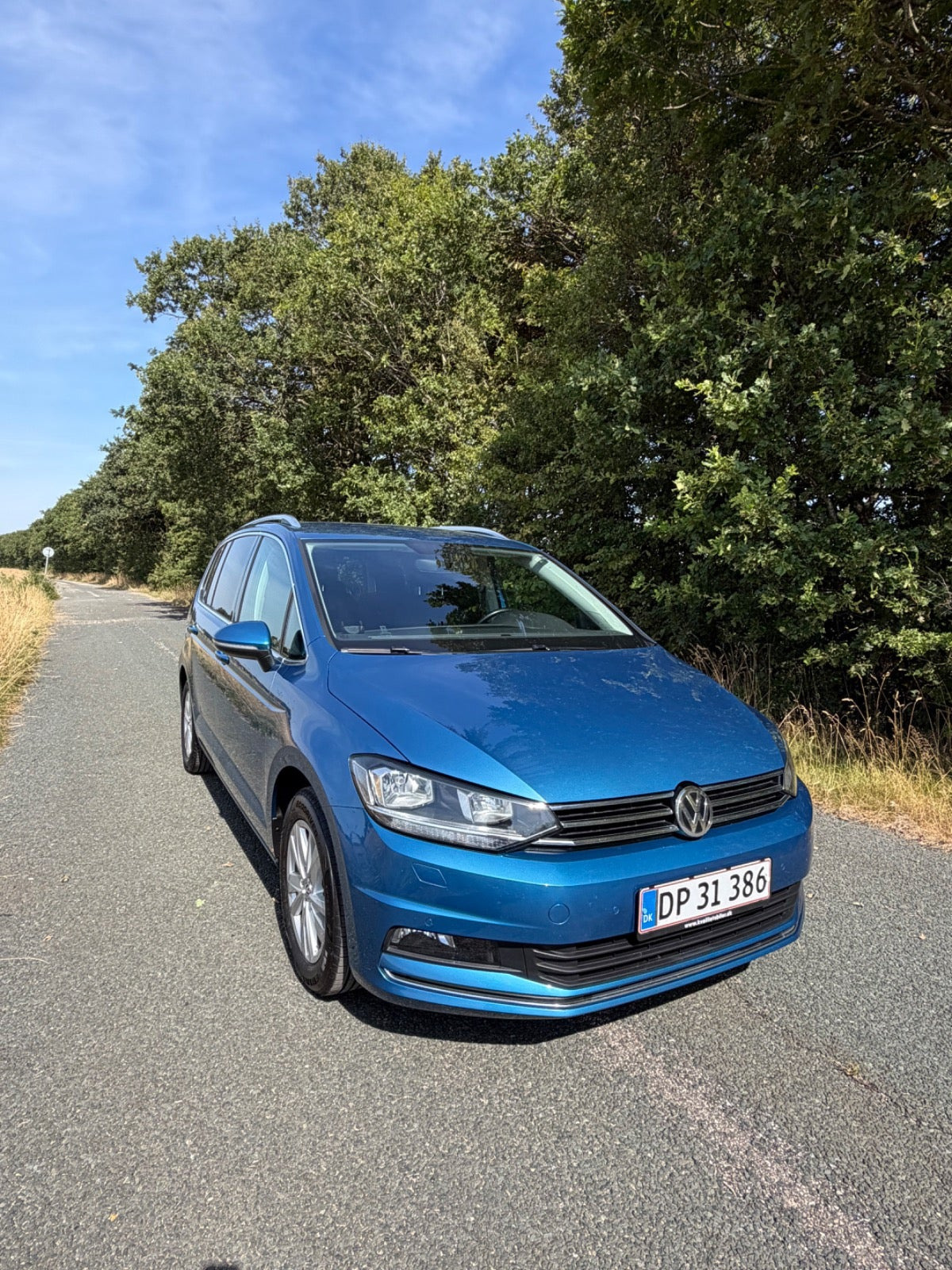 Blå VW Touran fra 2020