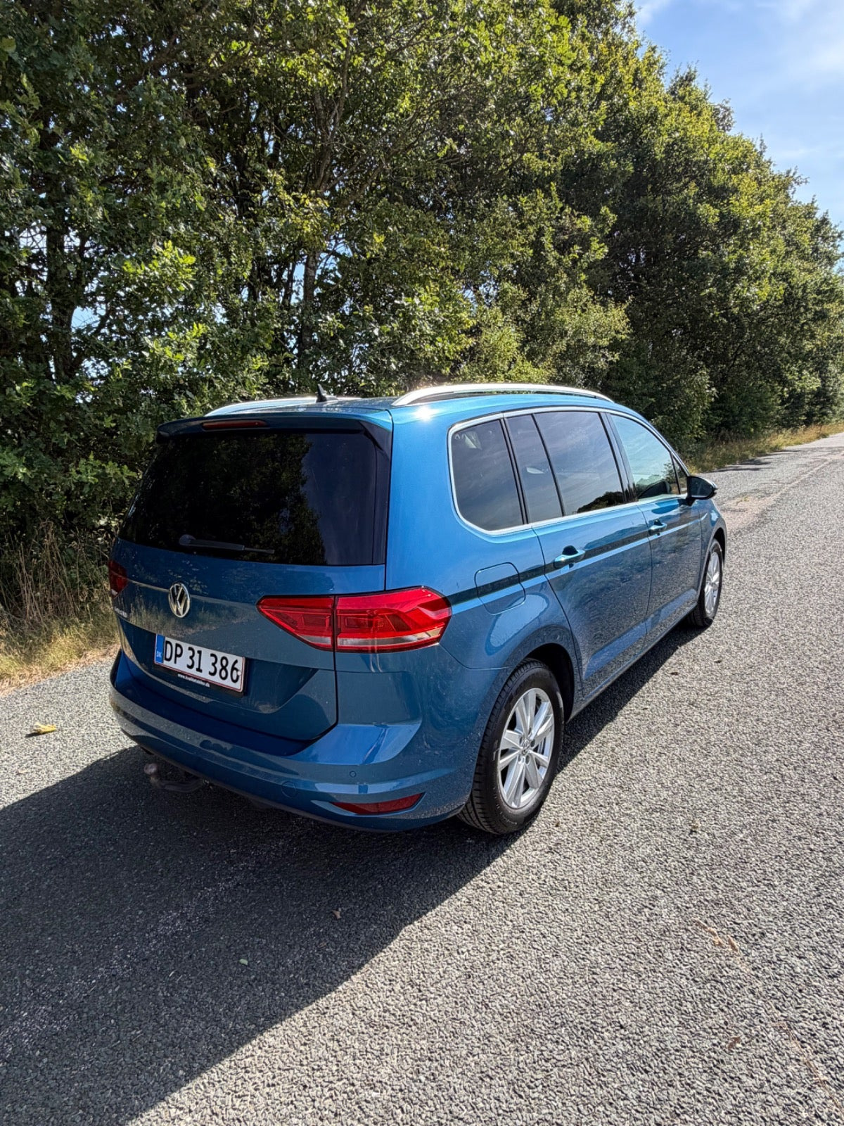 Blå VW Touran fra 2020