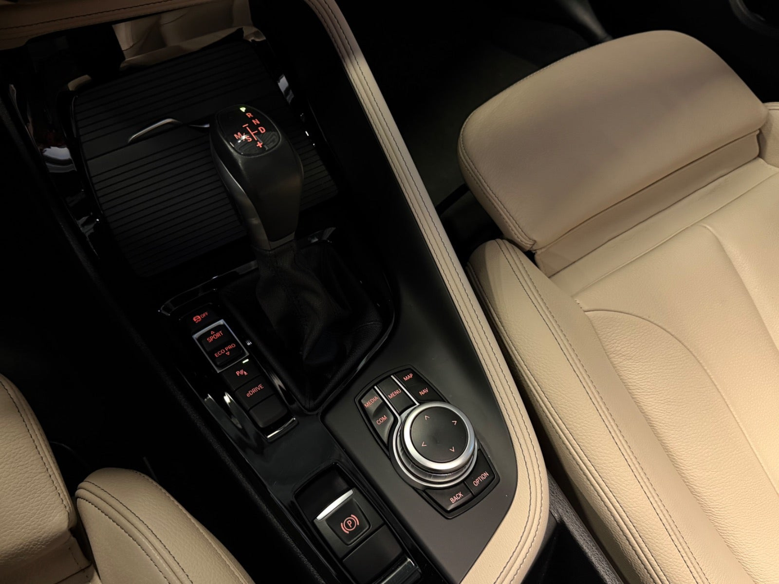 Hvid BMW X1 fra 2022