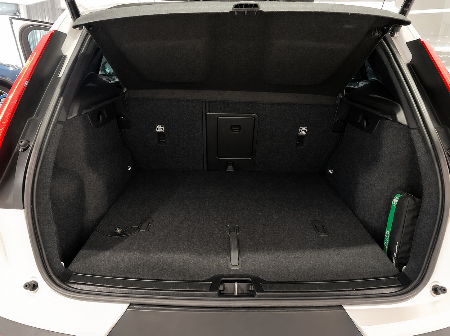 Hvid Volvo EX40 fra 2026