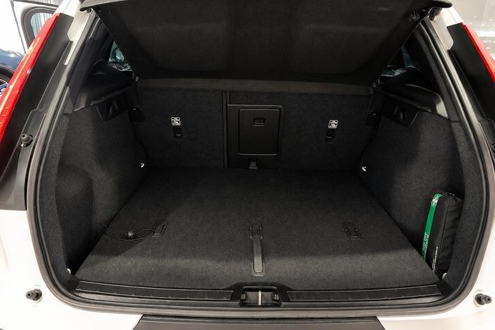 Hvid Volvo EX40 fra 2026