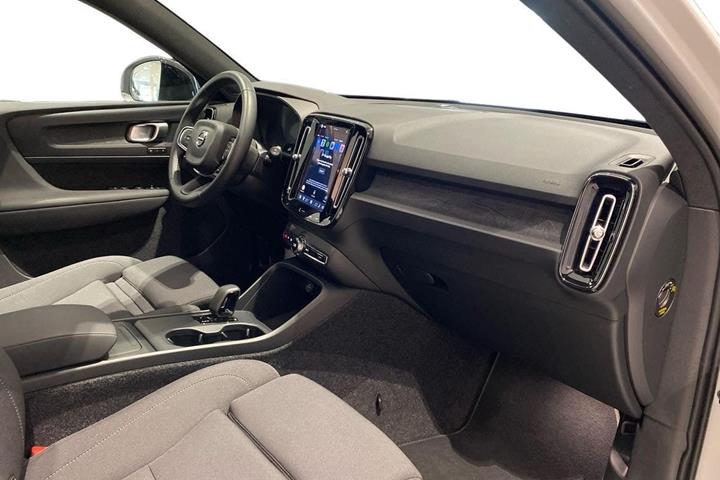 Hvid Volvo EX40 fra 2026
