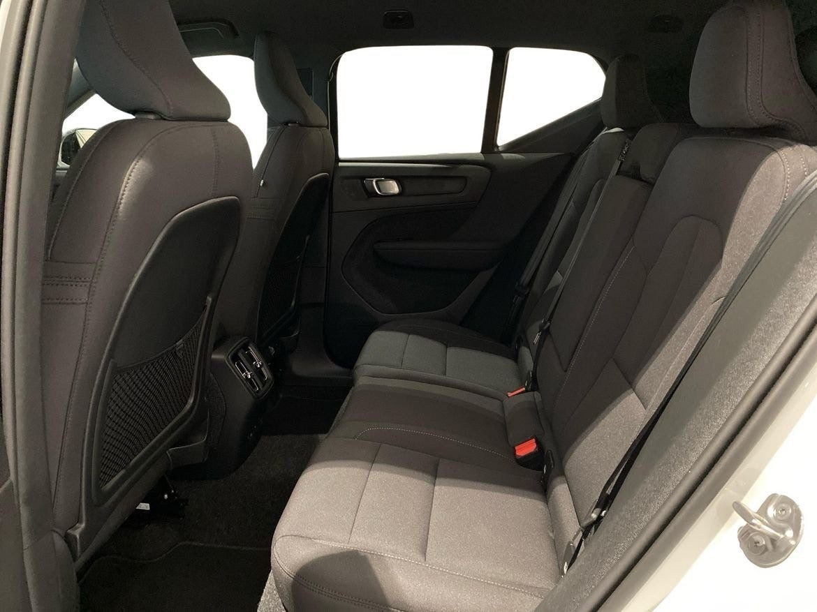 Hvid Volvo EX40 fra 2026