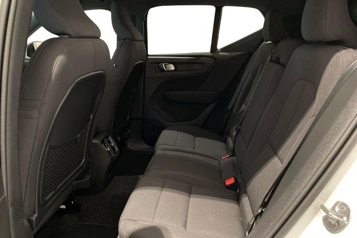 Hvid Volvo EX40 fra 2026