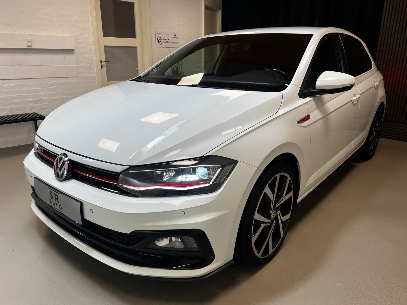Gul VW Polo fra 2019