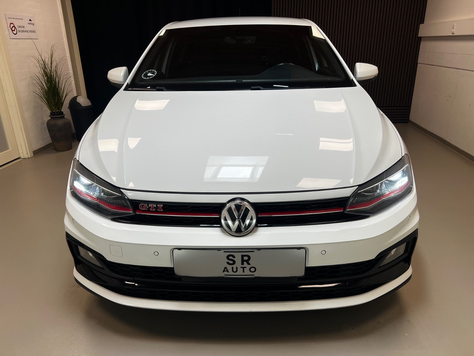 Gul VW Polo fra 2019