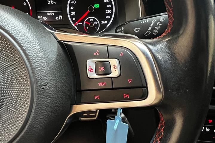 Gul VW Polo fra 2019