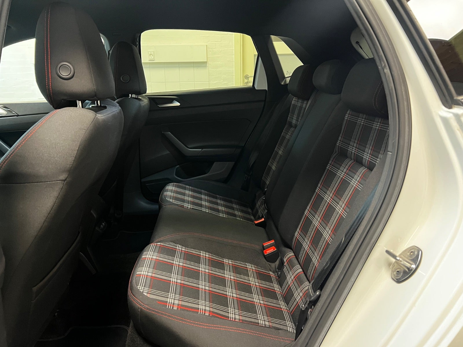 Gul VW Polo fra 2019