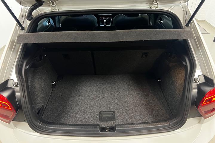 Gul VW Polo fra 2019