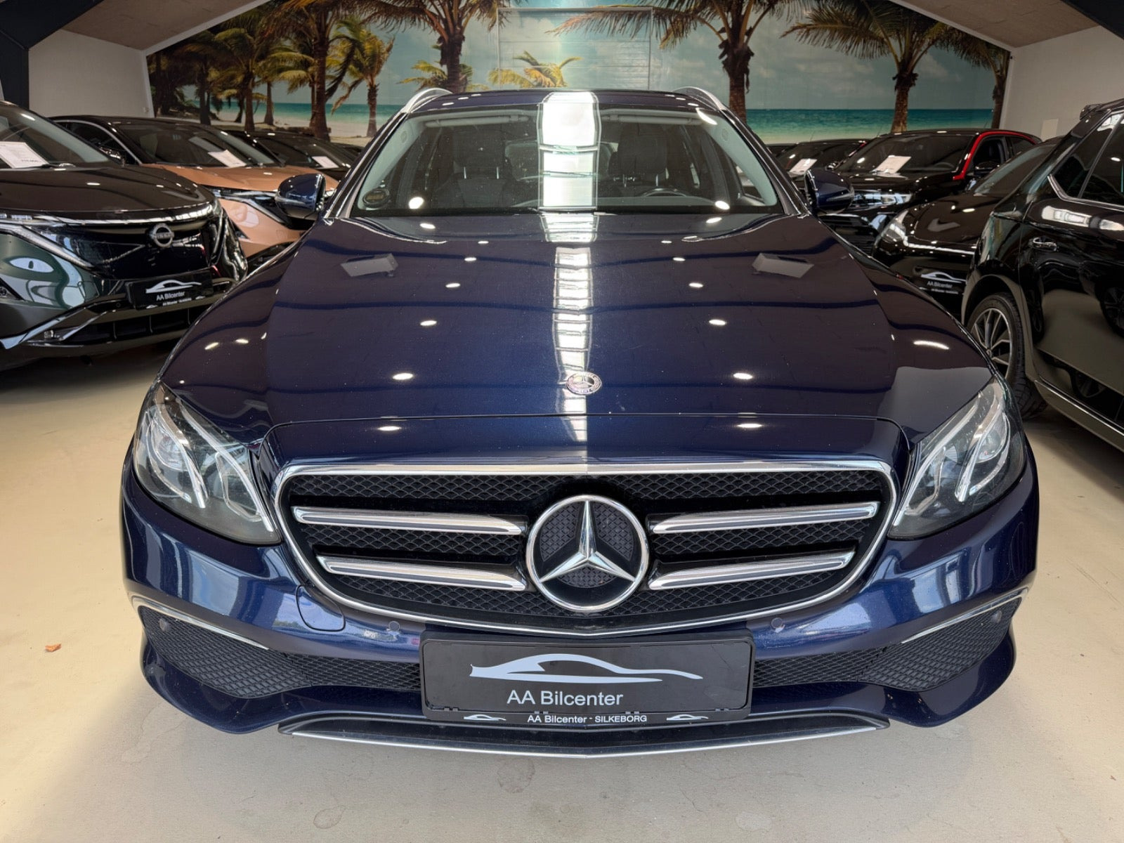 Blå Mercedes E220 d fra 2019