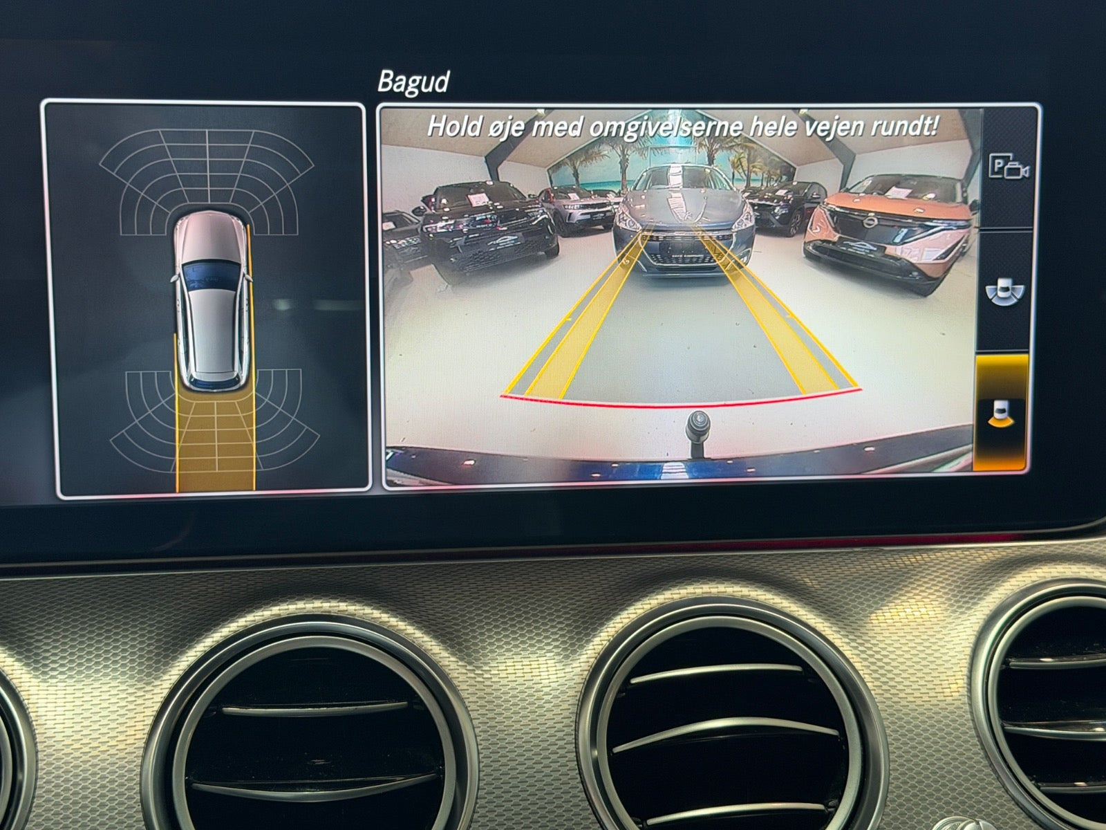 Blå Mercedes E220 d fra 2019