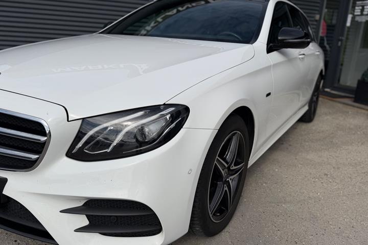 Hvid Mercedes E300 de fra 2019