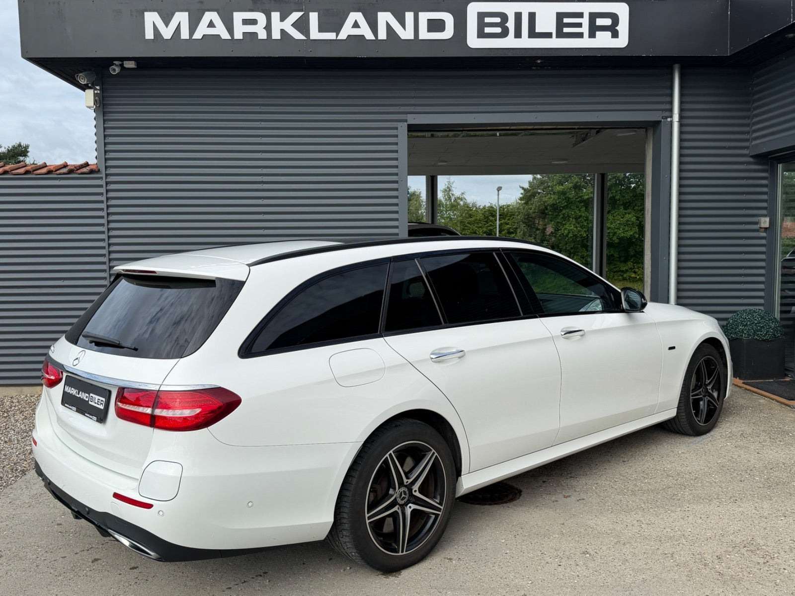 Hvid Mercedes E300 de fra 2019