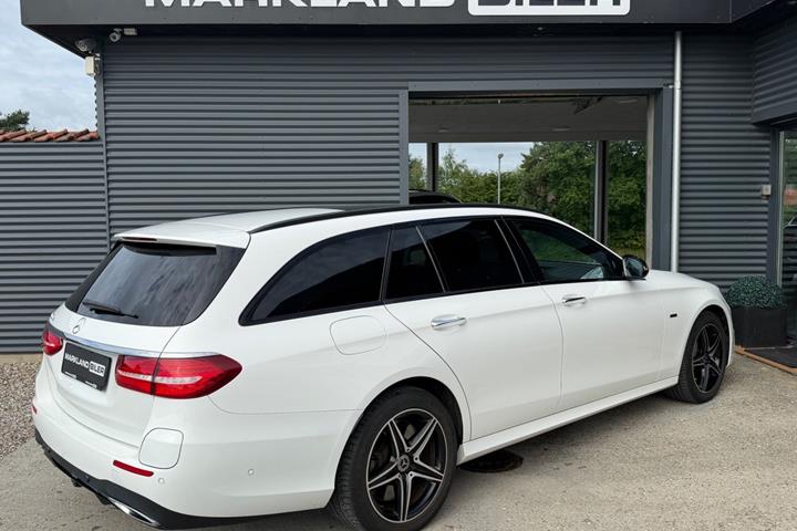 Hvid Mercedes E300 de fra 2019