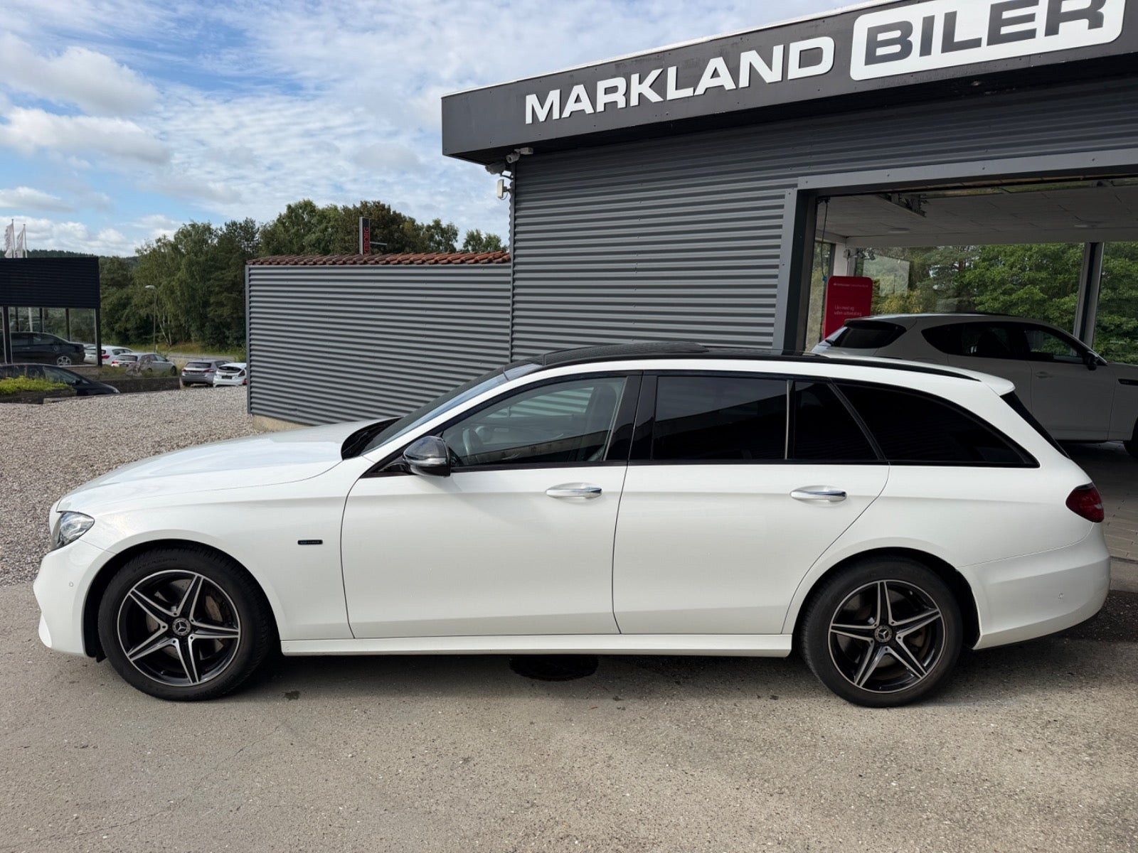Hvid Mercedes E300 de fra 2019