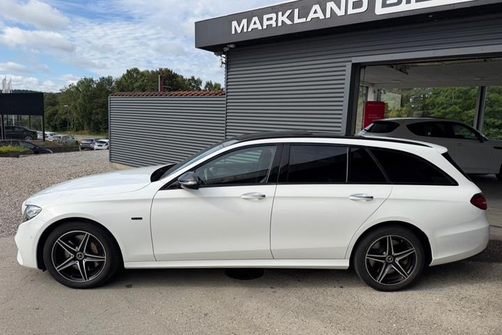 Hvid Mercedes E300 de fra 2019