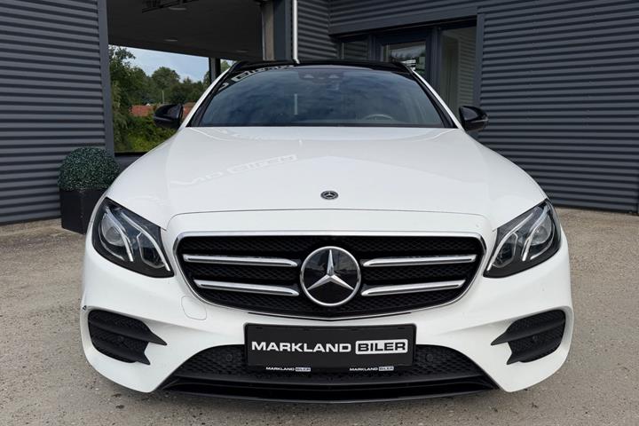 Hvid Mercedes E300 de fra 2019