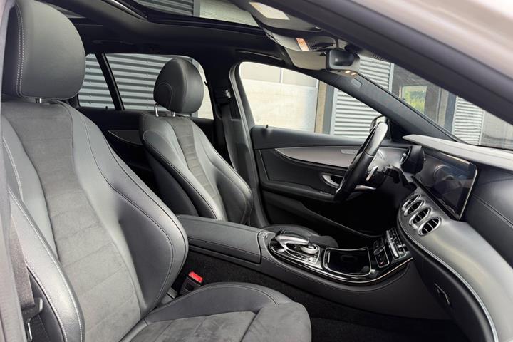 Hvid Mercedes E300 de fra 2019