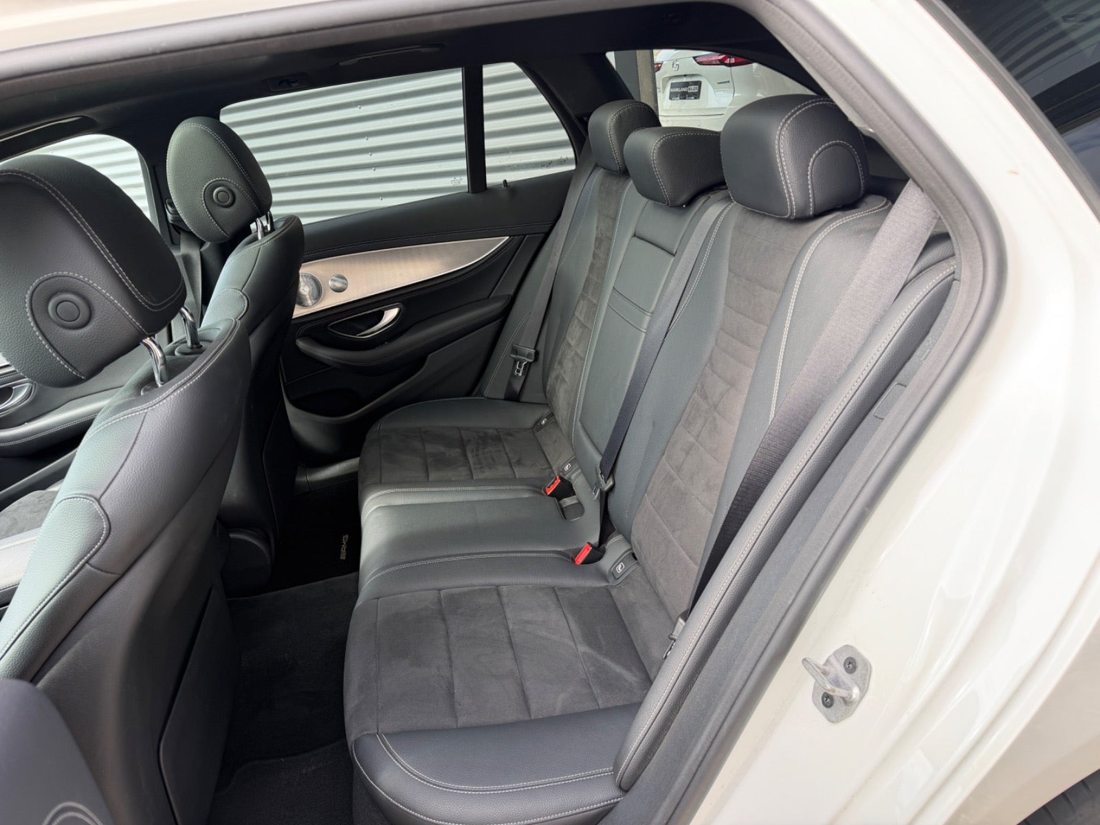 Hvid Mercedes E300 de fra 2019