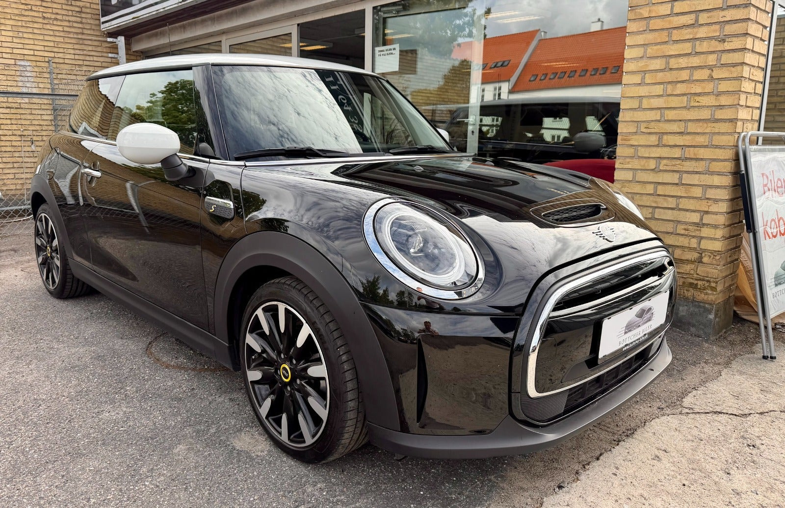 Sort Mini Cooper SE fra 2022