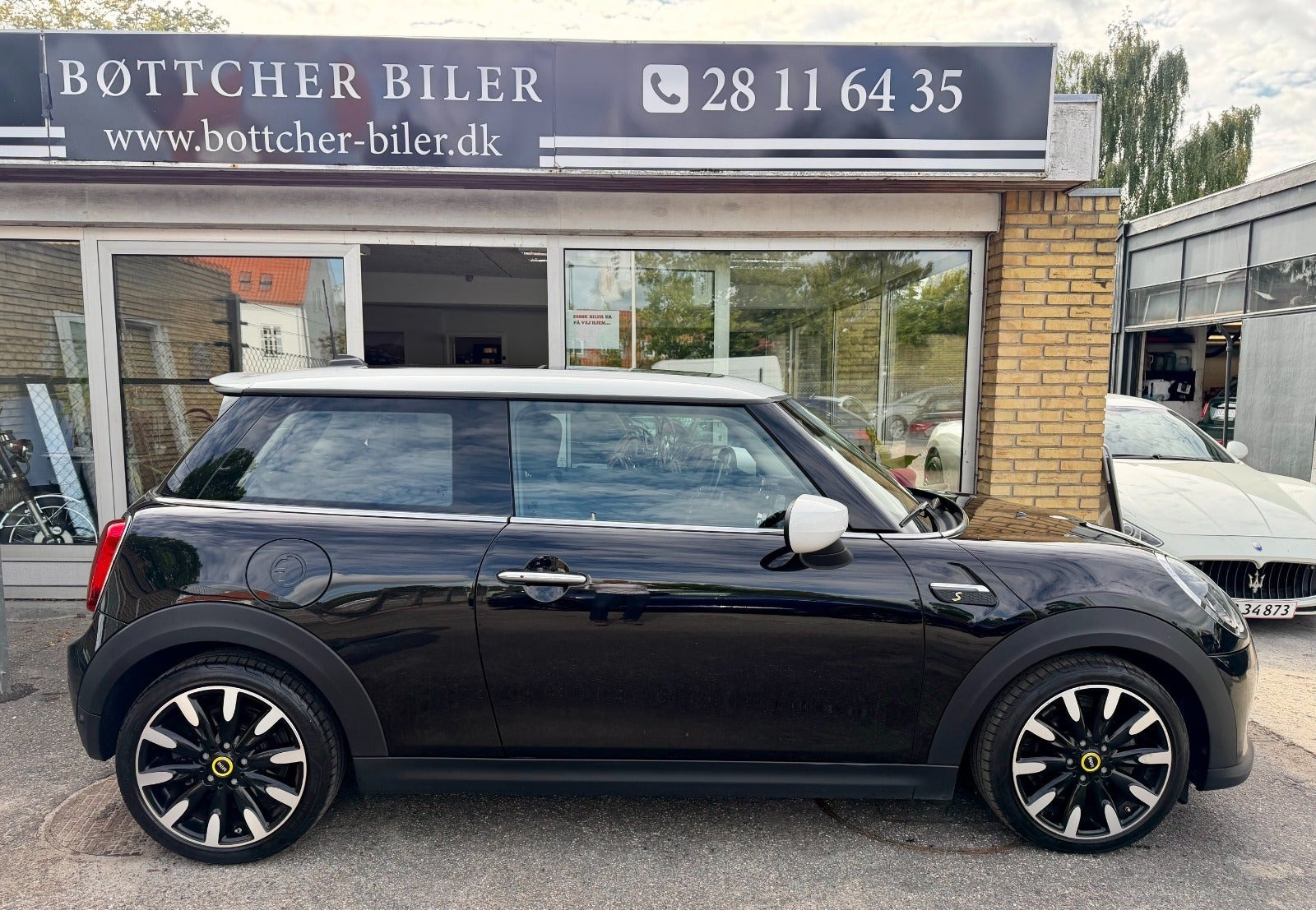 Sort Mini Cooper SE fra 2022