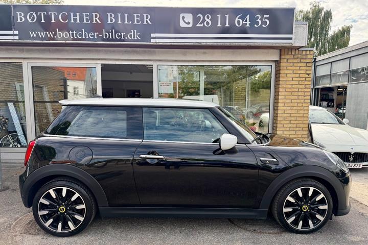 Sort Mini Cooper SE fra 2022