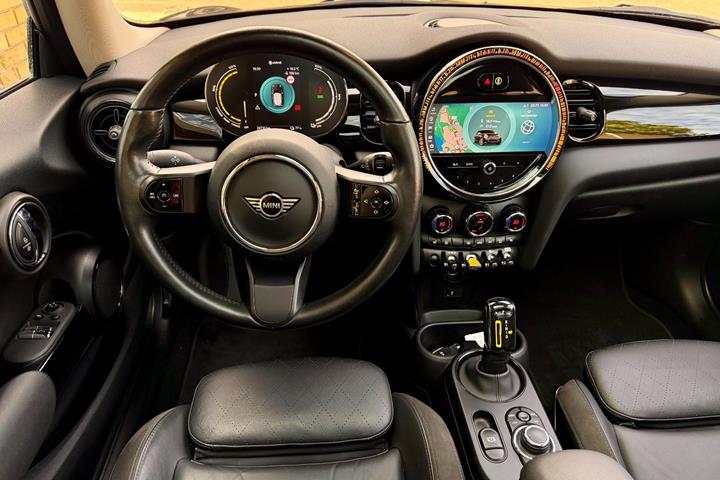 Sort Mini Cooper SE fra 2022