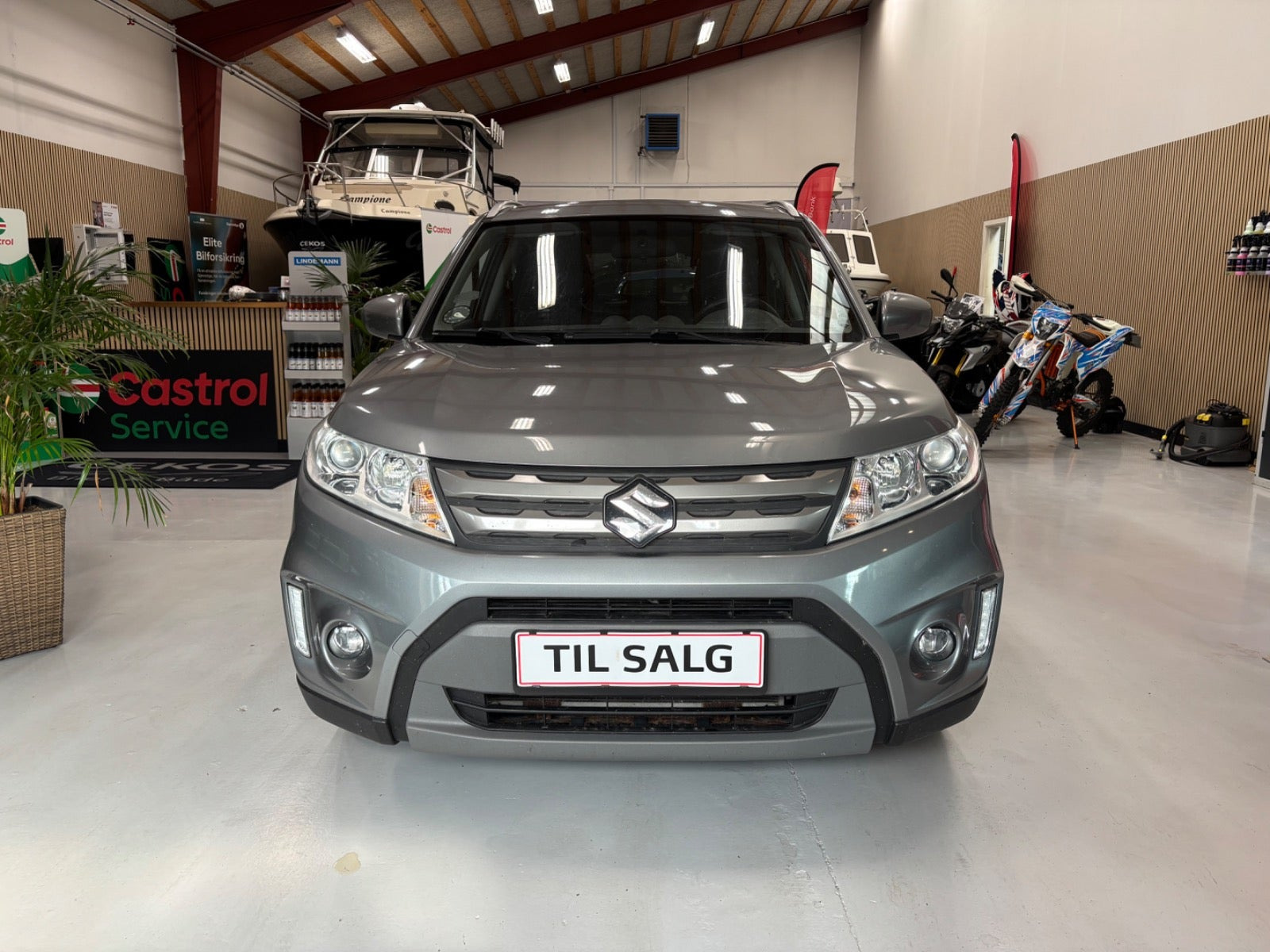 Sølv Suzuki Vitara fra 2016