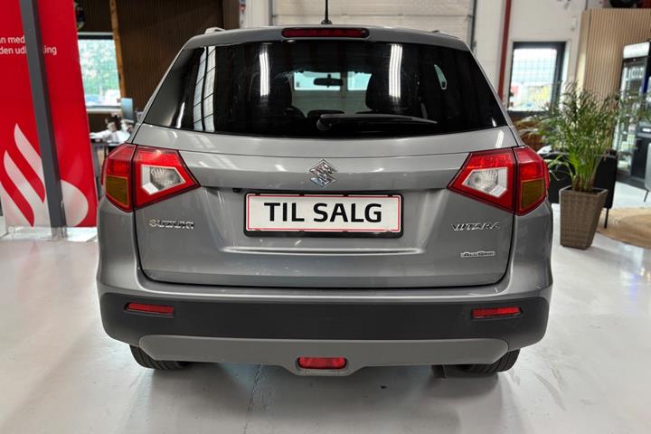 Sølv Suzuki Vitara fra 2016