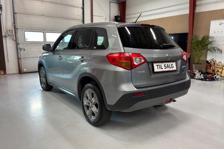 Sølv Suzuki Vitara fra 2016