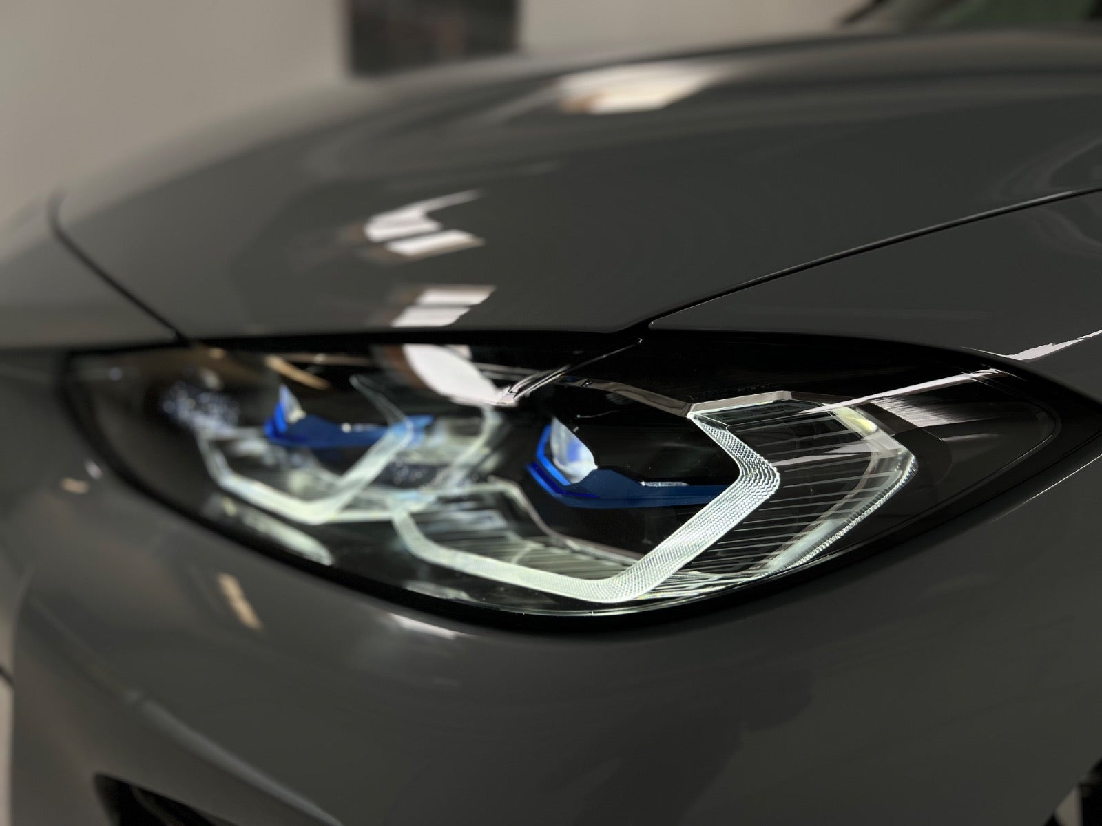 Hvid BMW i4 fra 2024