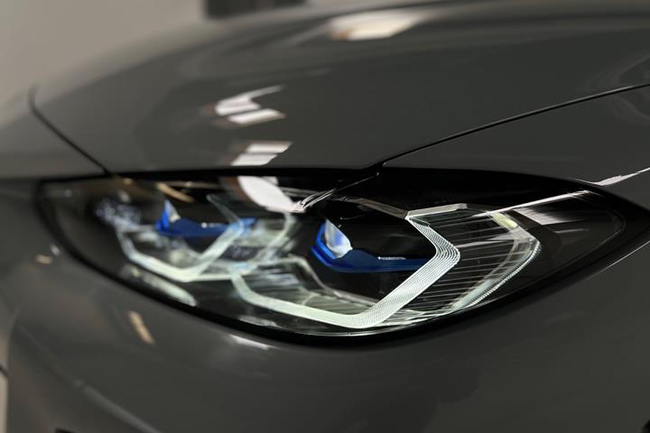 Hvid BMW i4 fra 2024