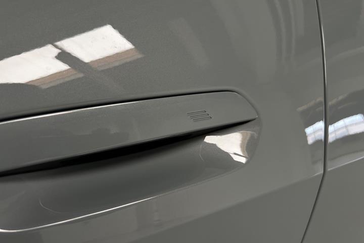 Hvid BMW i4 fra 2024