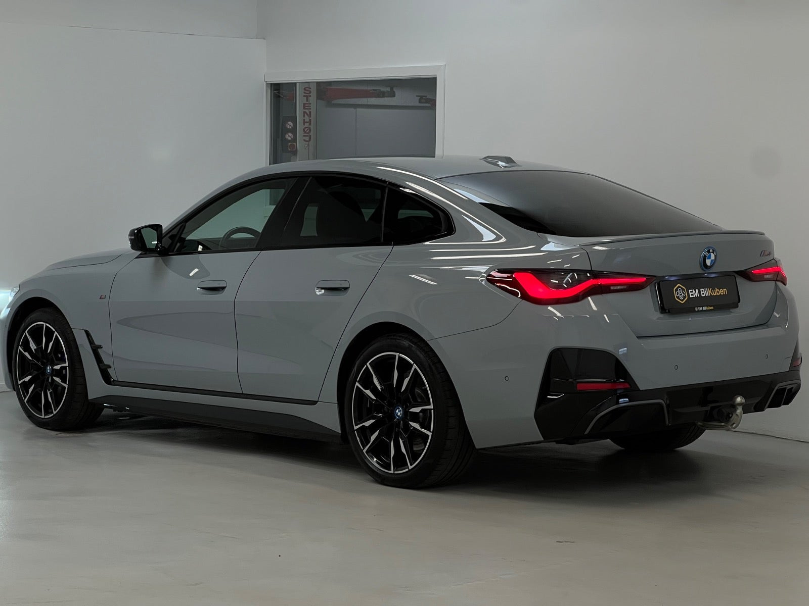 Hvid BMW i4 fra 2024