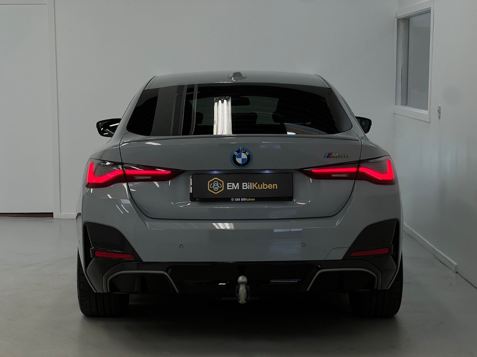Hvid BMW i4 fra 2024