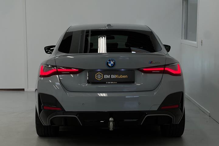 Hvid BMW i4 fra 2024