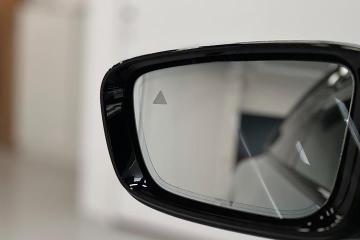 Hvid BMW i4 fra 2024
