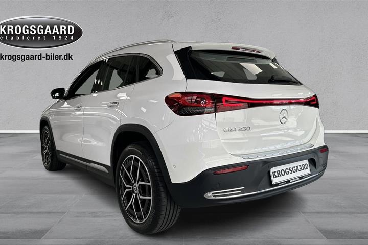 Hvid Mercedes EQA250 fra 2022