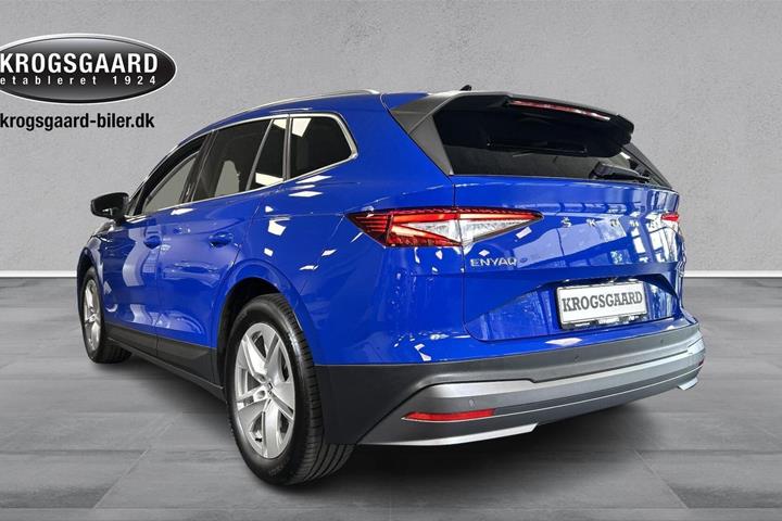 Blå Skoda Enyaq fra 2022