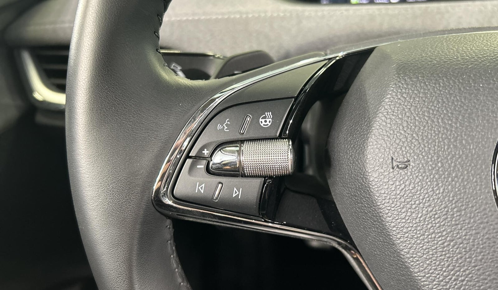 Blå Skoda Enyaq fra 2022