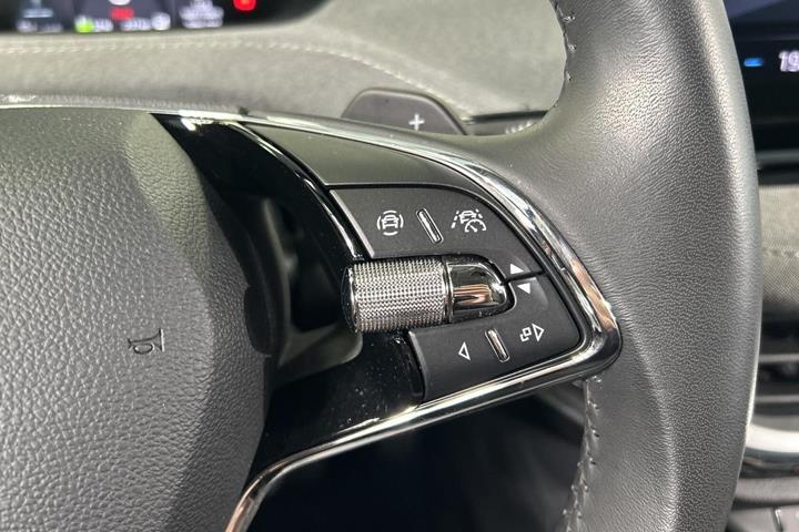 Blå Skoda Enyaq fra 2022