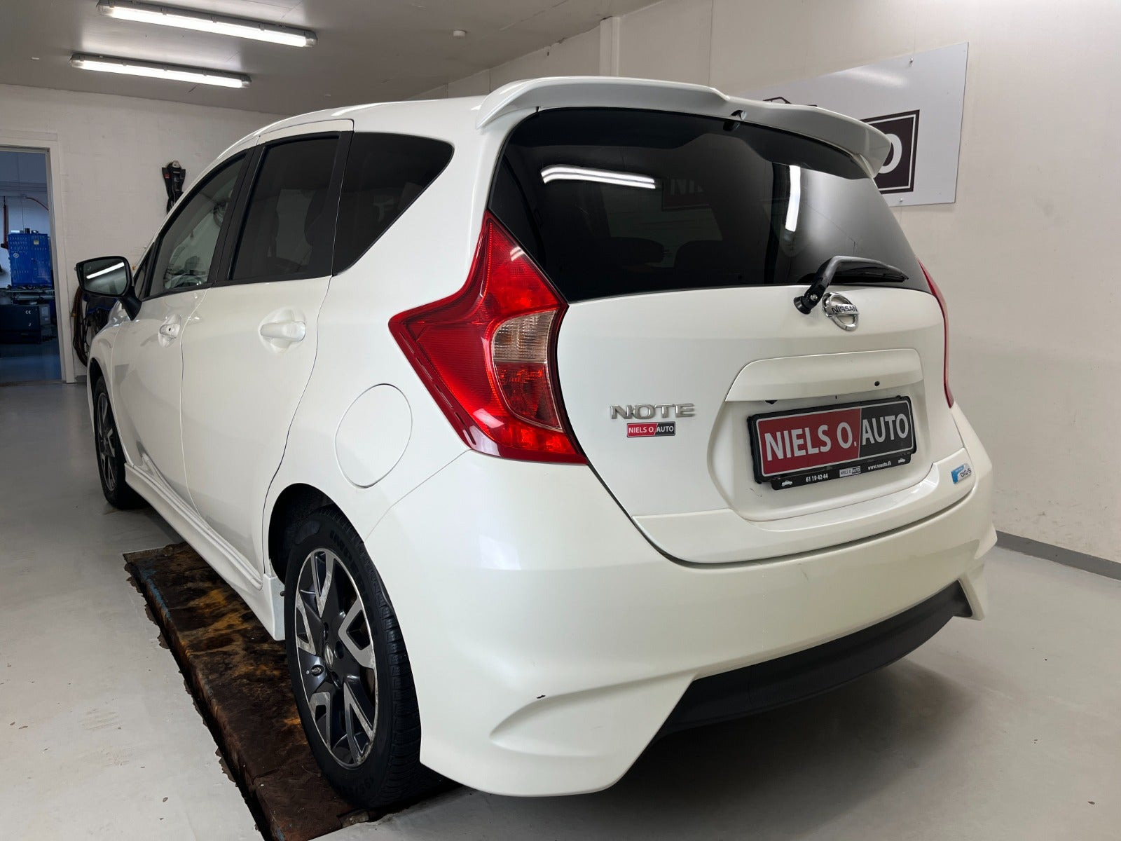 Hvid Nissan Note fra 2014
