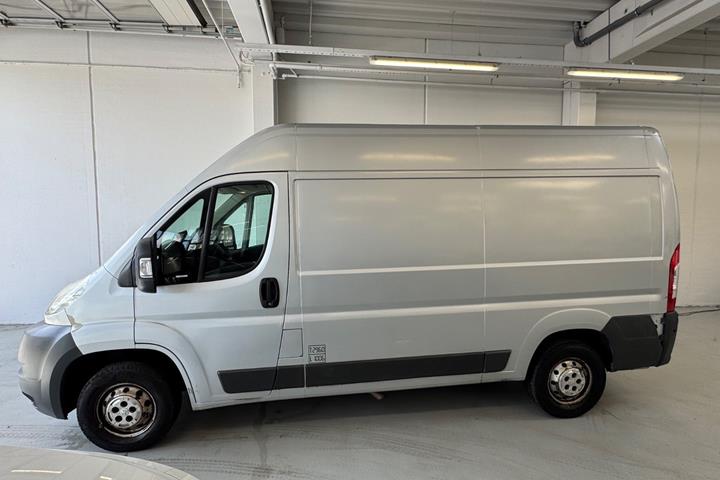 Grå Peugeot Boxer 330 fra 2008