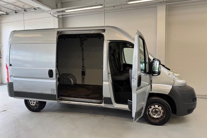 Grå Peugeot Boxer 330 fra 2008