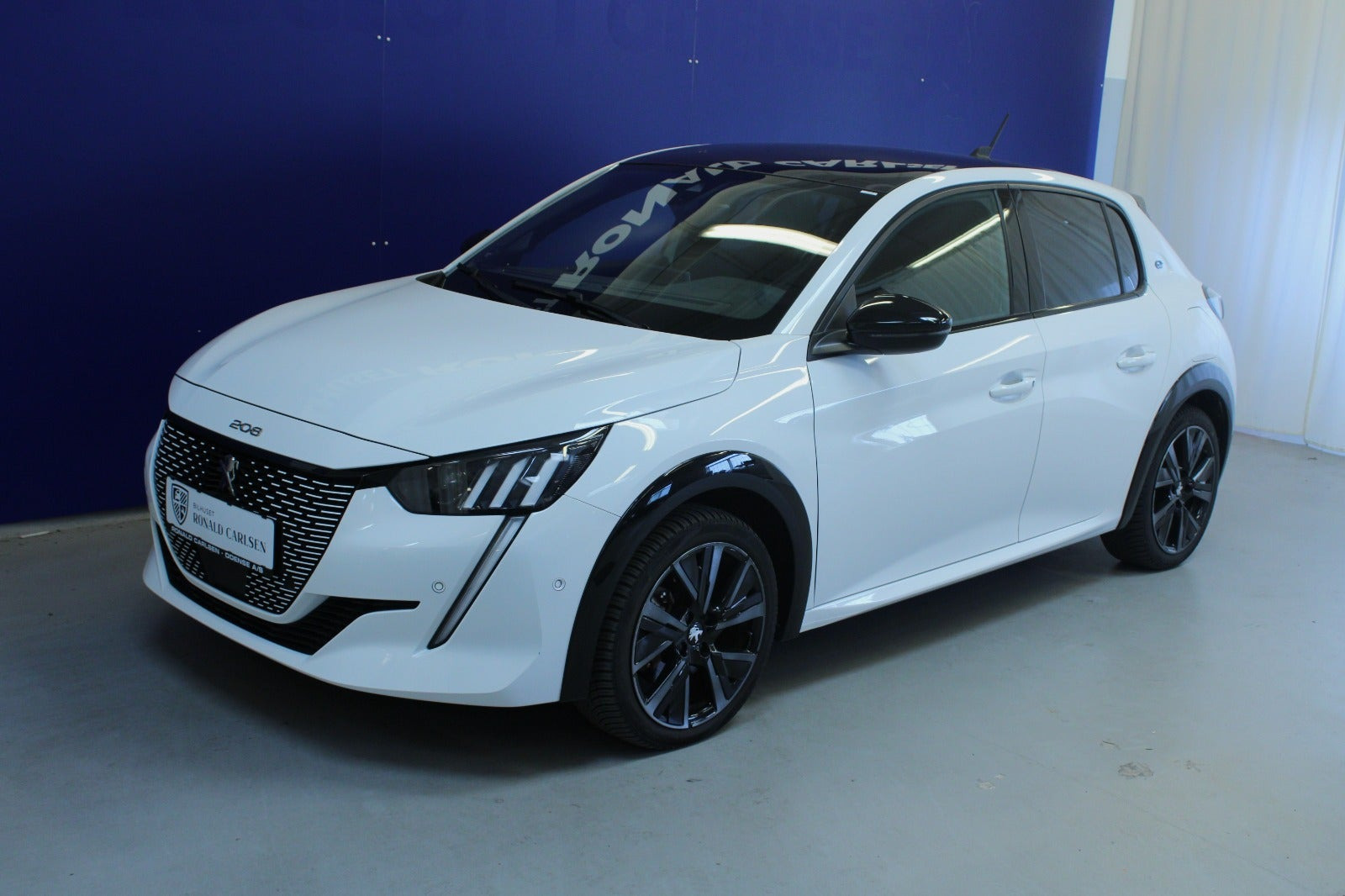 Hvid Peugeot e-208 fra 2023