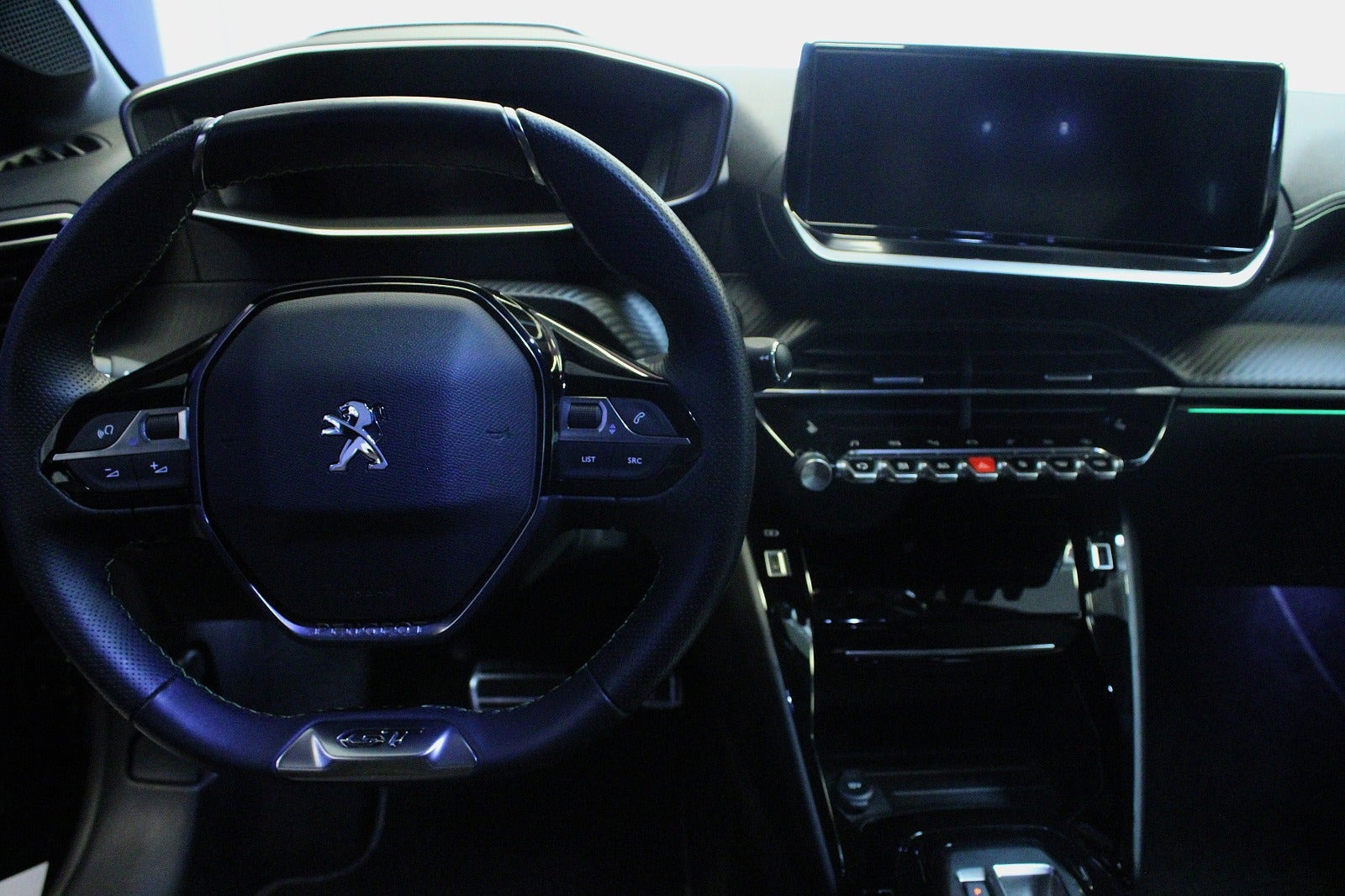Sort Peugeot e-208 fra 2023