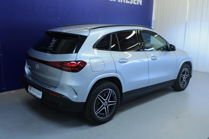 Sølv Mercedes EQA250+ fra 2025