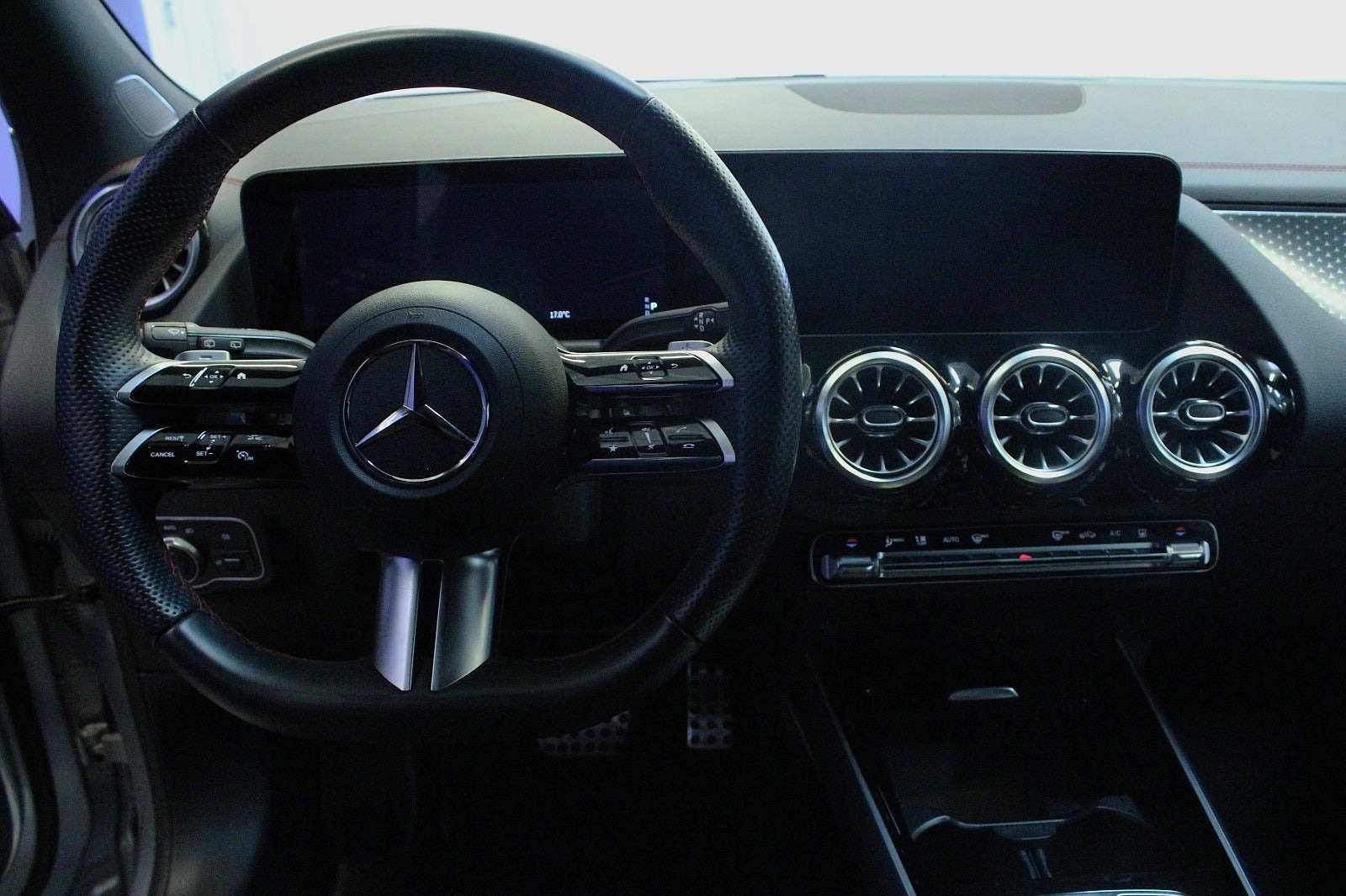 Sølv Mercedes EQA250+ fra 2025
