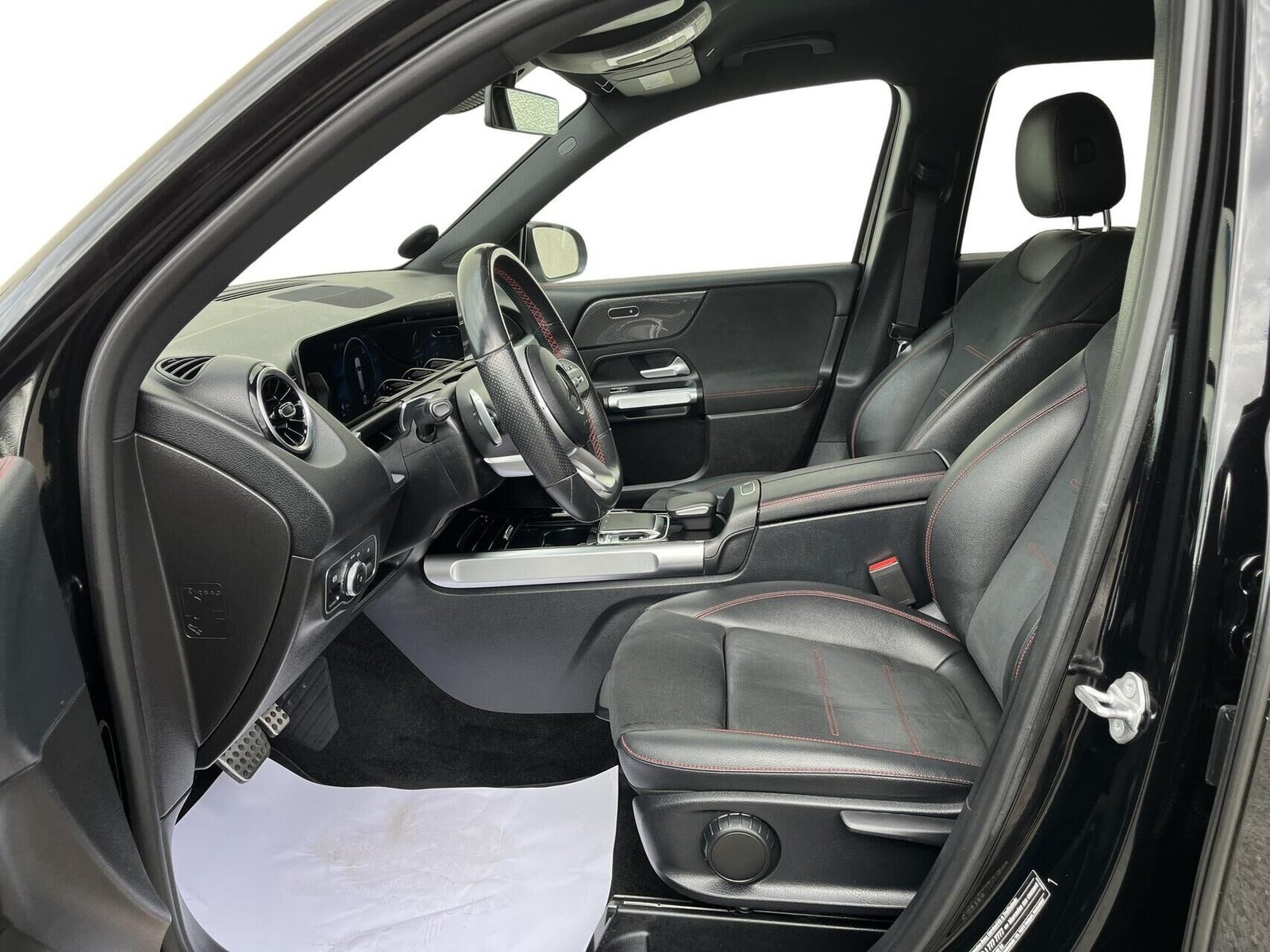 Sort Mercedes GLB200 fra 2021